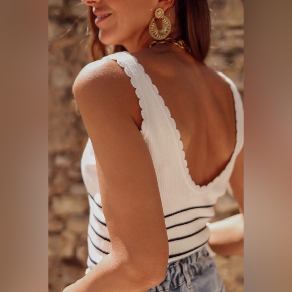 White trimmed ribbed striped tank top - Picture 2 of 3